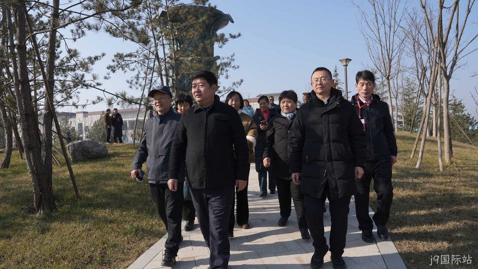 张载文化研究会秦东魁会长一行莅临j9国际站参观交流